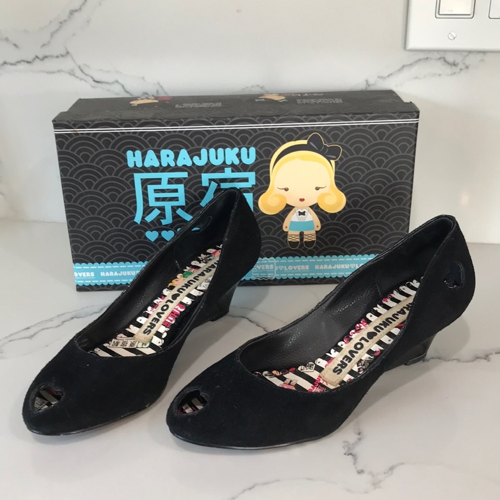 Harajuku Lovers abilly heart peep toe wedges black suede